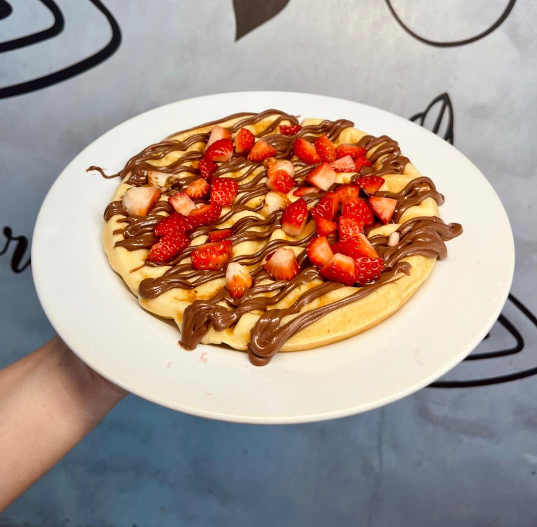 WAFFLES NUTELLA E MORANGO