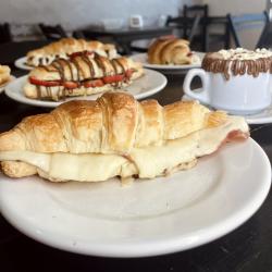 CROISSANT DE QUEIJO