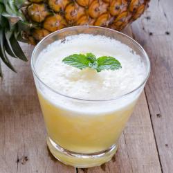 SUCO ABACAXI COM HORTELA